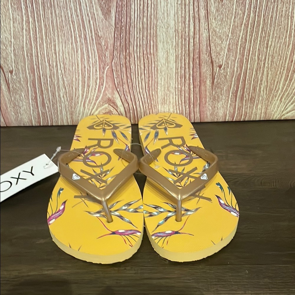 New Woman’s Roxy Flip Flops - Picture 2 of 7
